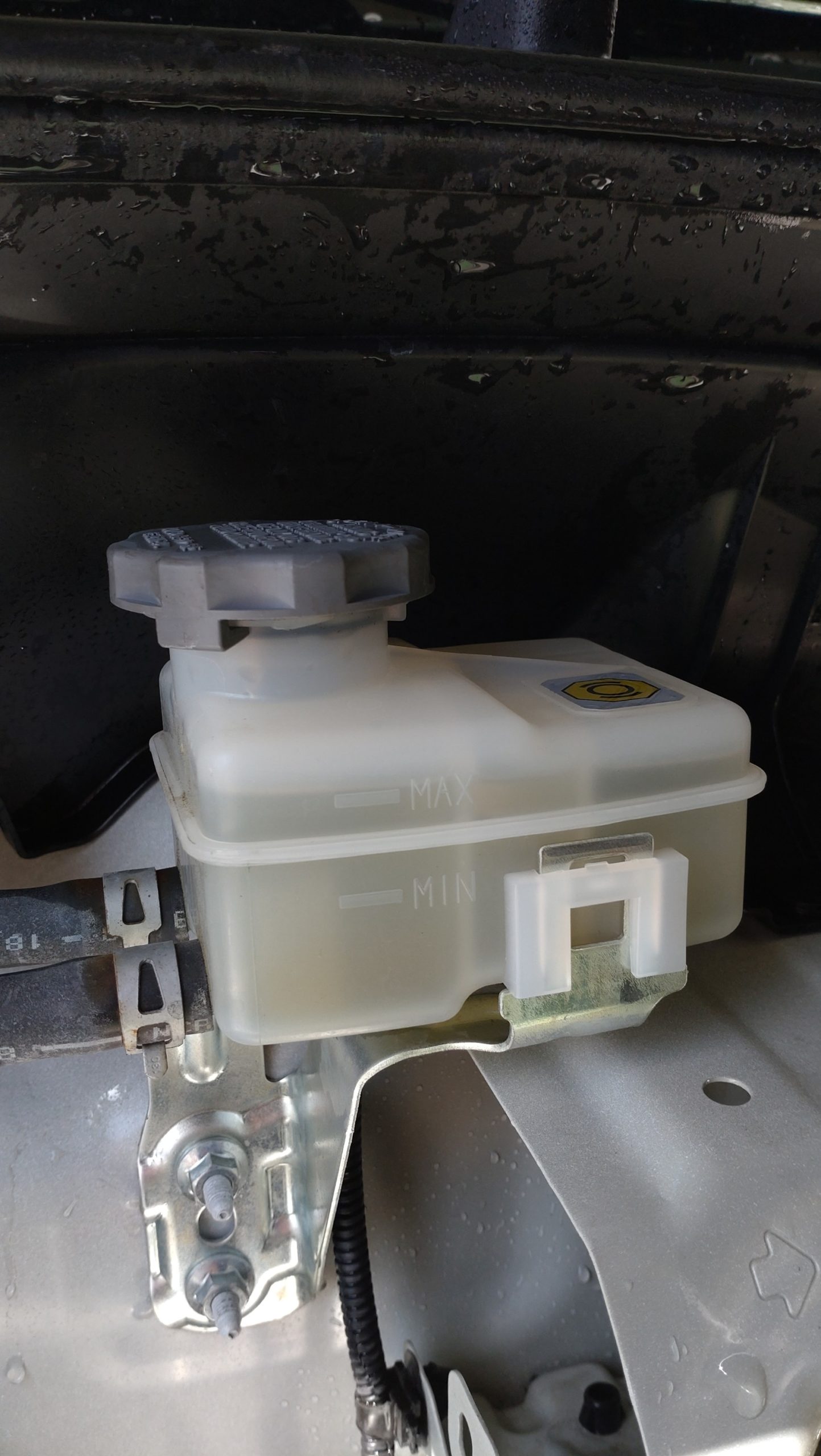 車検時のブレーキオイル交換のおすすめ！